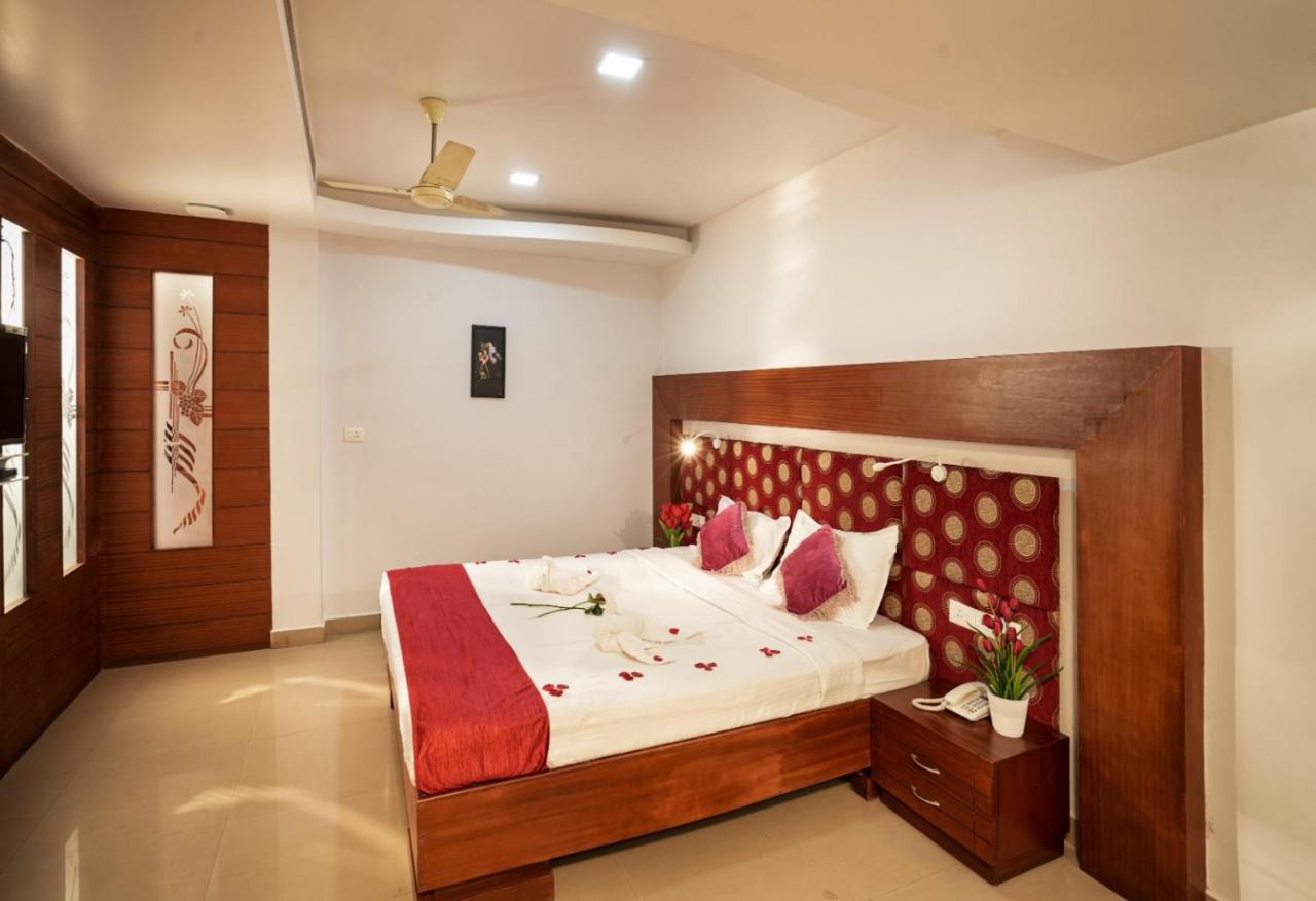 Empire Residency Hotell Tiruvalla Exteriör bild
