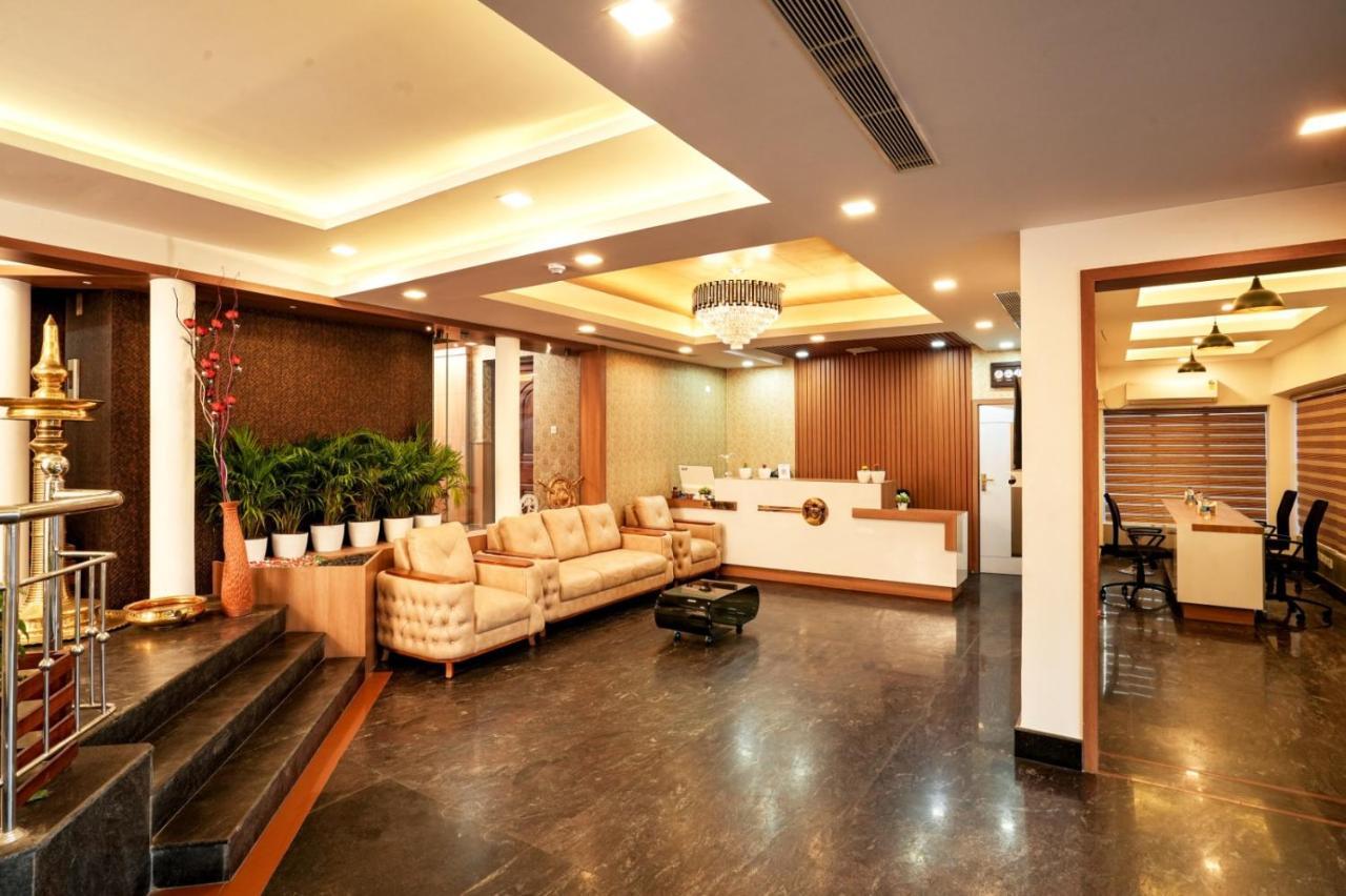 Empire Residency Hotell Tiruvalla Exteriör bild