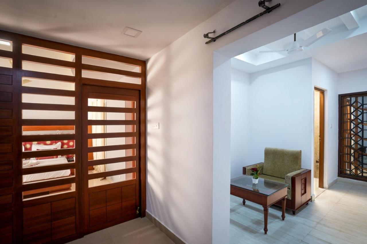 Empire Residency Hotell Tiruvalla Exteriör bild