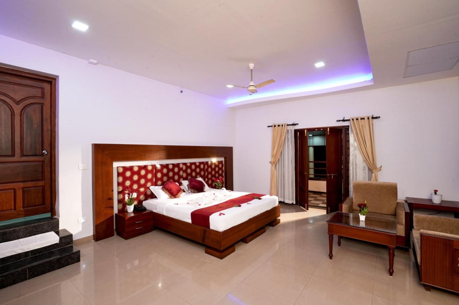 Empire Residency Hotell Tiruvalla Exteriör bild