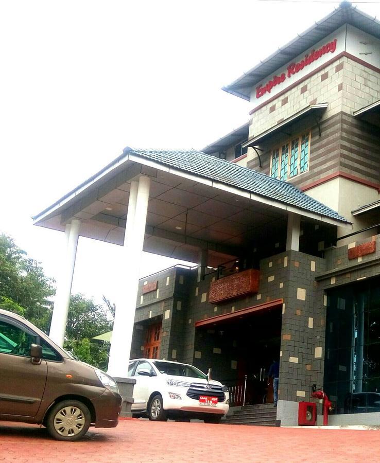 Empire Residency Hotell Tiruvalla Exteriör bild